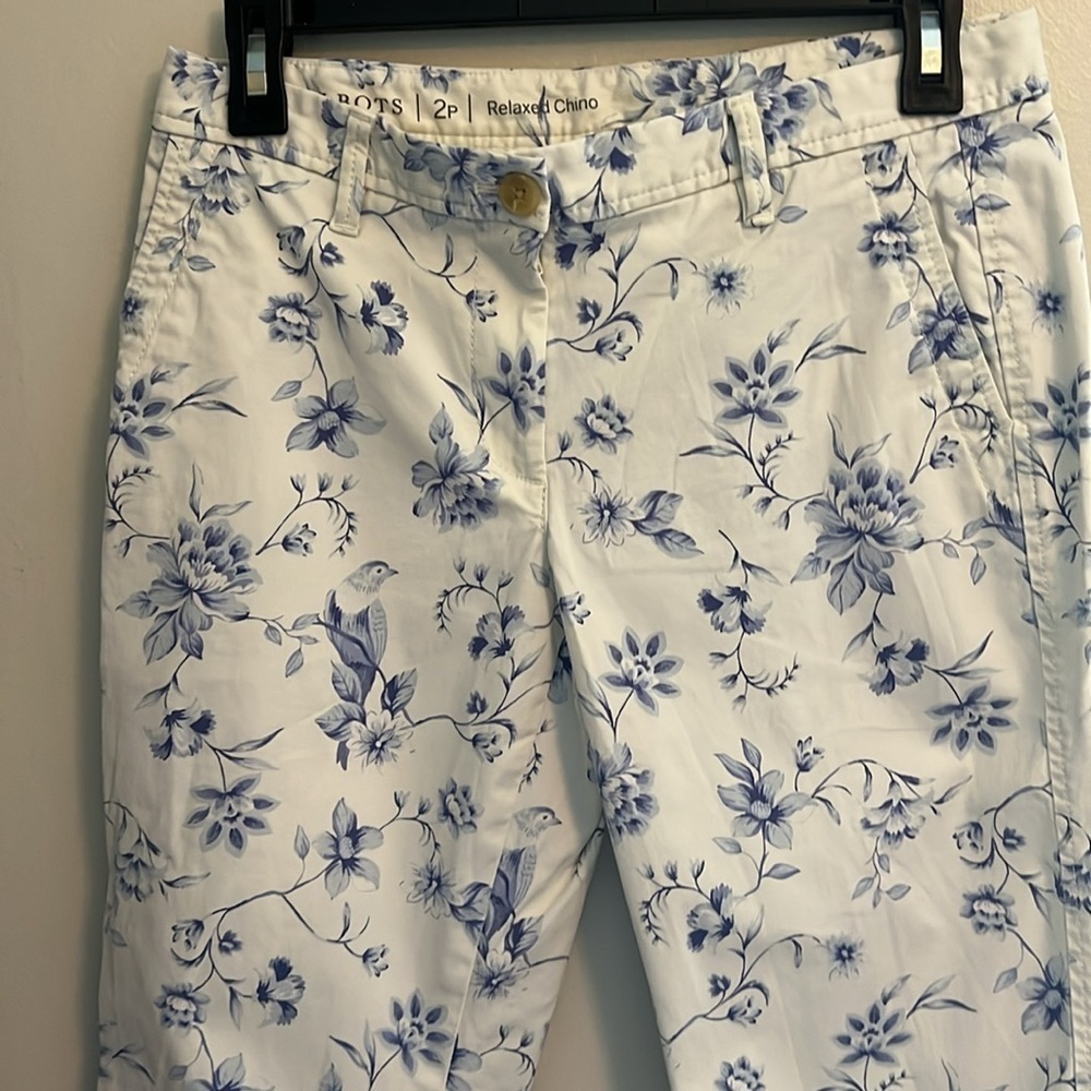 Coastal Grandma Style Floral Print Chino Pants in White and Blue - Picture 3 of 6